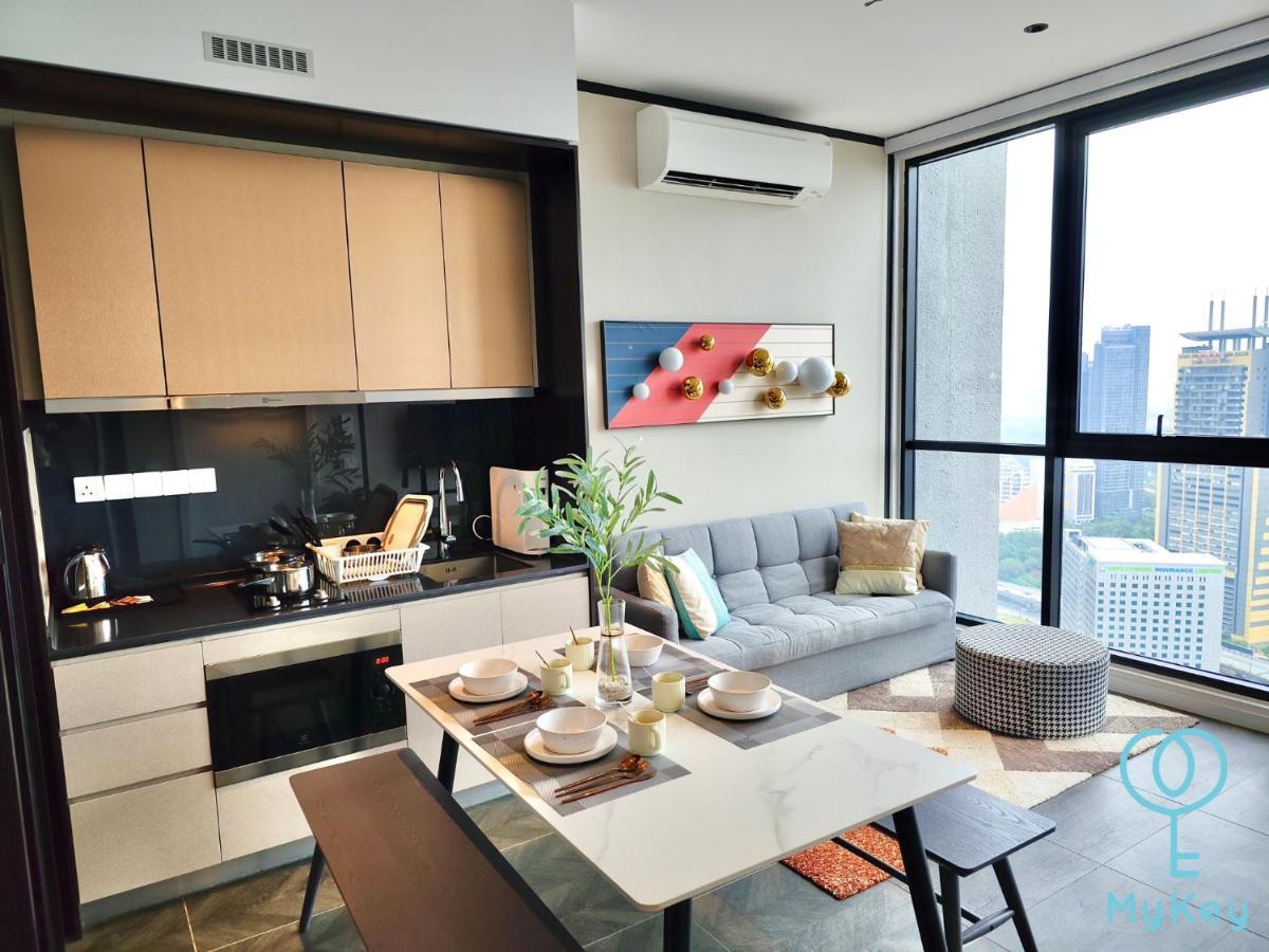 קואלה לומפור Scarletz Suites Klcc By Mykey Global מראה חיצוני תמונה A typical apartment in the complex