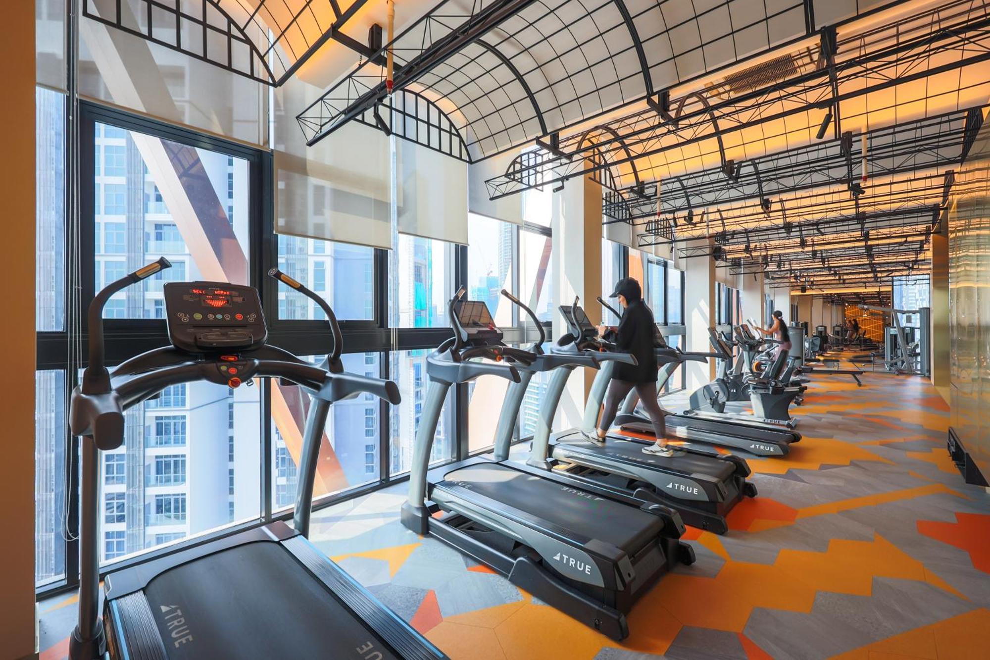 קואלה לומפור Scarletz Suites Klcc By Mykey Global מראה חיצוני תמונה The gym at the 39th floor