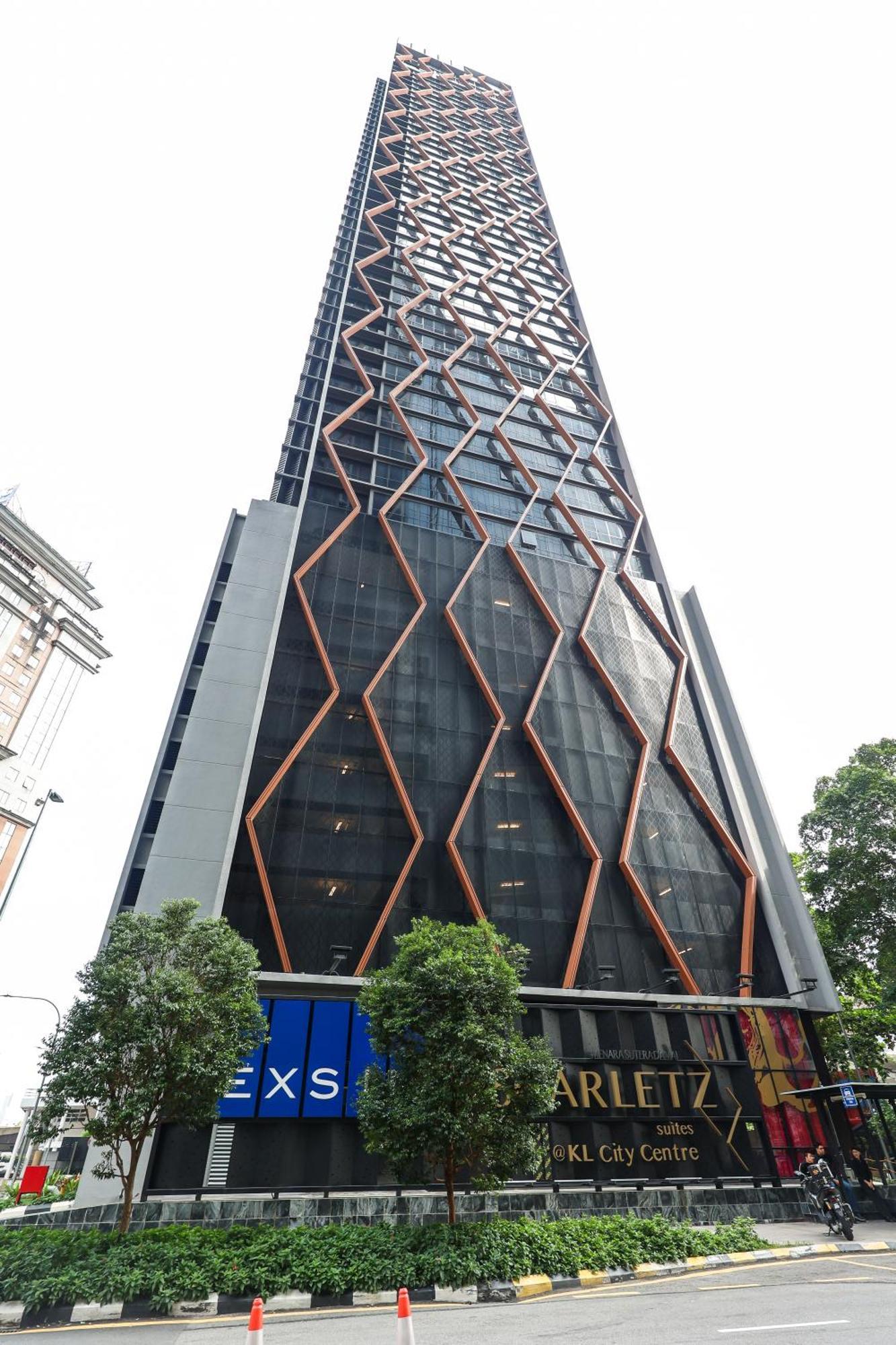 קואלה לומפור Scarletz Suites Klcc By Mykey Global מראה חיצוני תמונה The building's facade